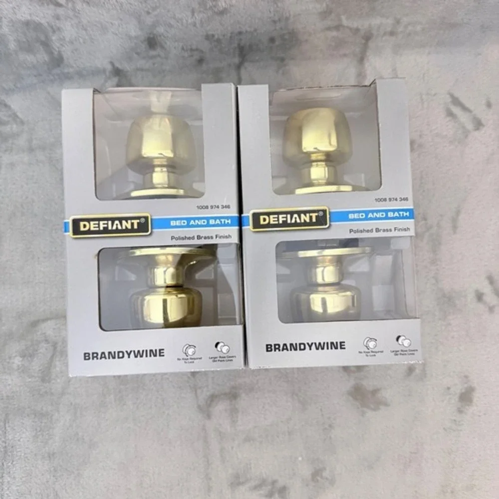 Defiant‎ Brandywine Polished Brass Bed And Bath Door Knob Lock